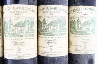6 bouteilles de GRAVES 1981 du Château CARBONNIEUX...