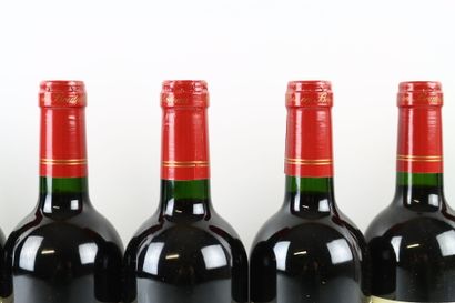 12 bouteilles de MARGAUX 2005 du château...