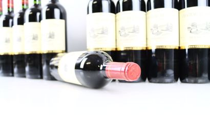 12 bouteilles de MARGAUX 2005 du château...