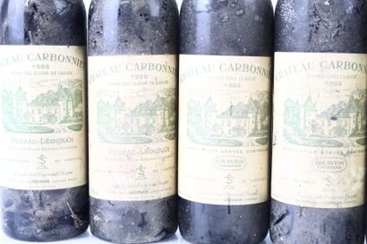 Réunion de 10 bouteilles de GRAVES du Château...