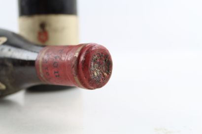2 bouteilles de CORTON-CLOS DU ROI 1964 du...