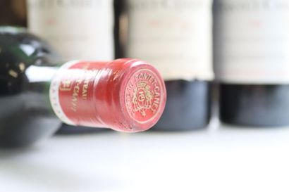 Caisse bois 12 bouteilles de PAUILLAC 1974...