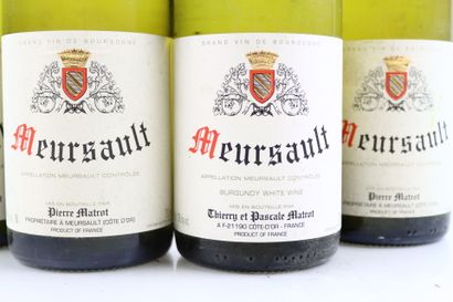 Réunion de 4 bouteilles de MEURSAULT du Domaine...