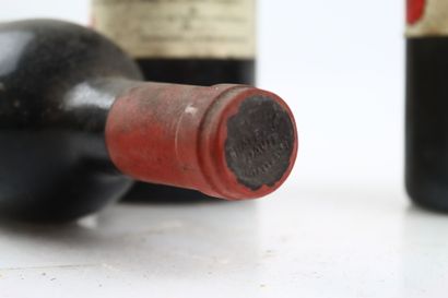 Réunion de 3 bouteilles de SAINT-EMILION,...