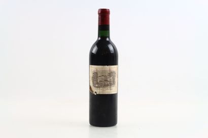 1 bouteille de PAUILLAC 1957 du Château LAFITE-ROTHSCHILD....