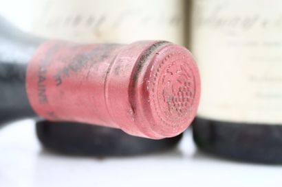 Réunion de 4 bouteilles de VOLNAY 1981 du...