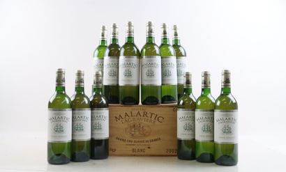 12 bottles of PESSAC-LEOGNAN Blancs 2002...