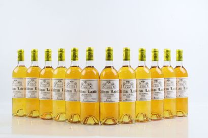 12 bouteilles de SAUTERNES 2005 du Château...