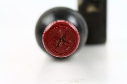 3 Bouteilles de PAUILLAC 1972 supposées du...