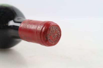 1 bouteille de PAUILLAC 19?6 du Château MOUTON...