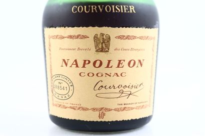 1 bouteille de COGNAC Napoléon par COURVOISIER,...