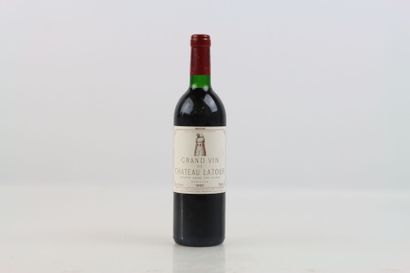 1 bouteille de PAUILLAC 1990 du Château LATOUR,...