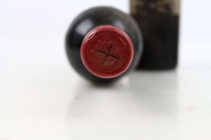 3 Bouteilles de PAUILLAC 1972 supposées du...