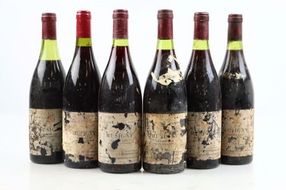 6 bouteilles de MUSIGNY supposées de 1988...