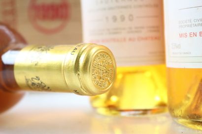 12 bouteilles de SAUTERNES 1990 du Château...
