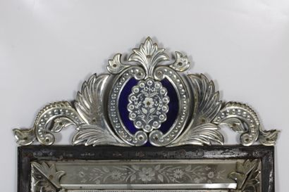 MURANO, dans le goût de
Miroir à parecloses...