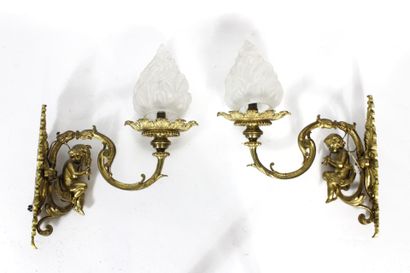 Paire d'appliques en bronze ciselé et doré...