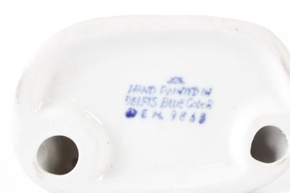 Réunion de sujets en porcelaine émaillées...