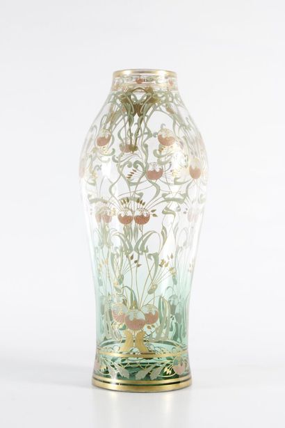 Grand vase en verre émaillé à décor floral...