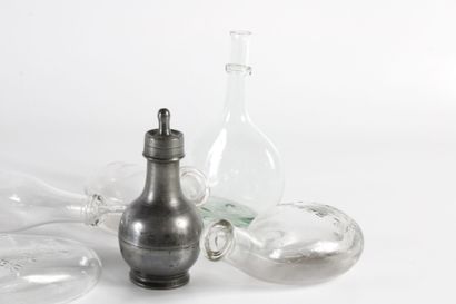 Réunion de biberons de pharmacie en verre...