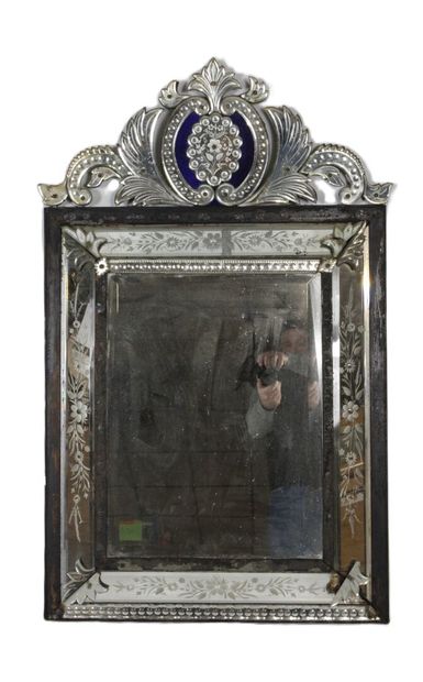 MURANO, dans le goût de
Miroir à parecloses...