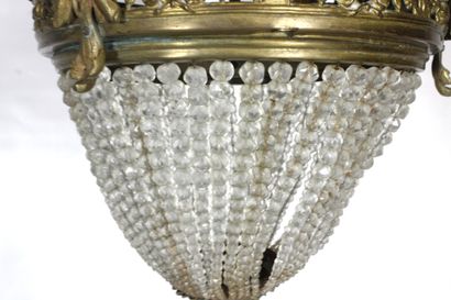 Petit lustre corbeille en bronze doré à trois...