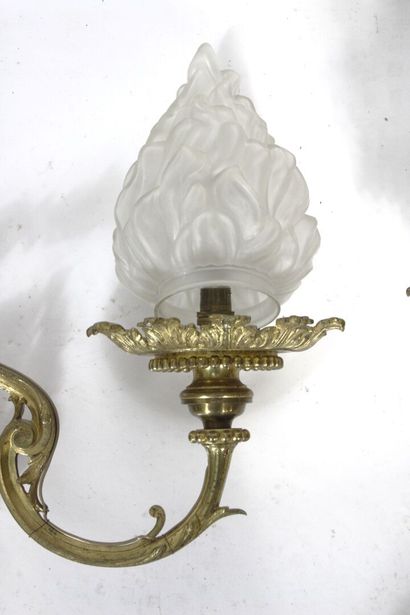 Paire d'appliques en bronze ciselé et doré...