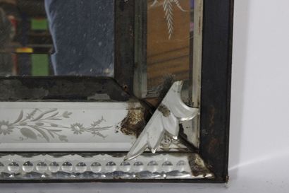 MURANO, dans le goût de
Miroir à parecloses...