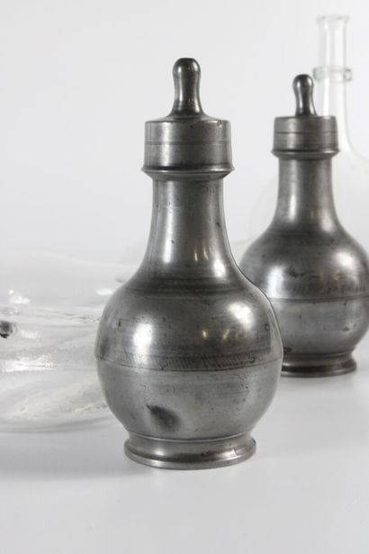 Réunion de biberons de pharmacie en verre...