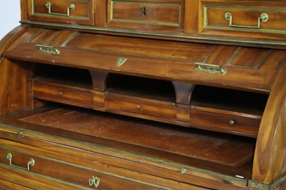 Mahogany-veneered cylinder desk, opening...
