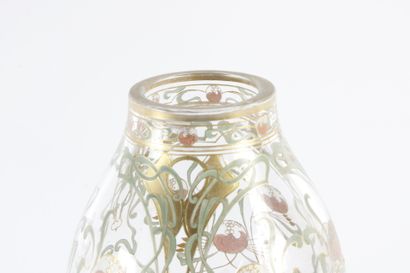 Grand vase en verre émaillé à décor floral...