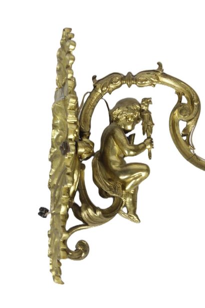 Paire d'appliques en bronze ciselé et doré...