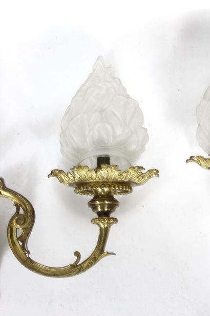Paire d'appliques en bronze ciselé et doré...