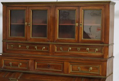 Mahogany-veneered cylinder desk, opening...