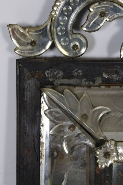 MURANO, dans le goût de
Miroir à parecloses...
