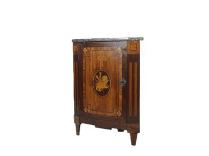 Exotic wood and fruitwood veneer inset, opening...