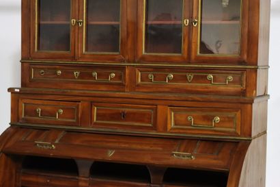 Mahogany-veneered cylinder desk, opening...