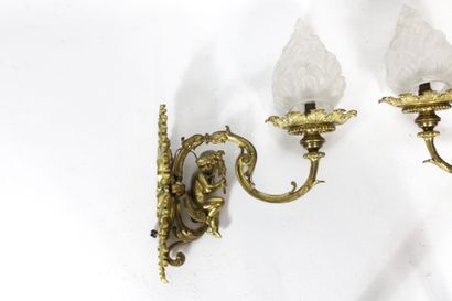 Paire d'appliques en bronze ciselé et doré...