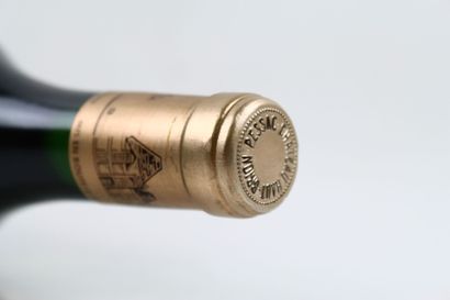 1 bottle PESSAC-LEOGNAN Blanc 1992 du Château...