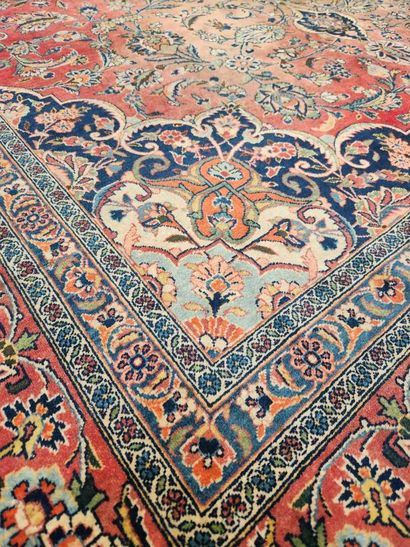 Large, fine and antique Kachan kork
High-quality...