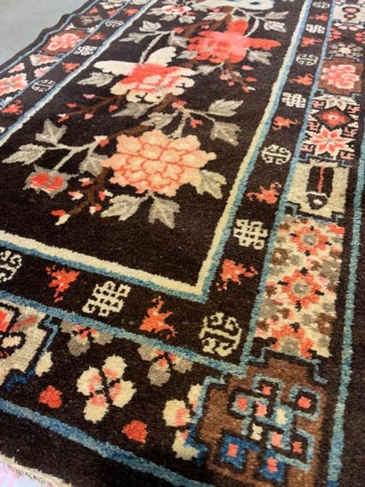 Bao tao carpet
Midnight-blue field with original...