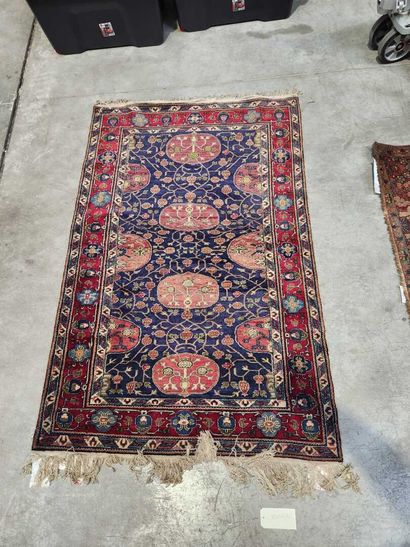 Original cesaree
Navy blue field decorated...