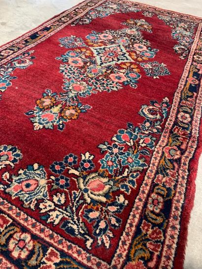Sarouk Mahal rug
Ruby field with central...