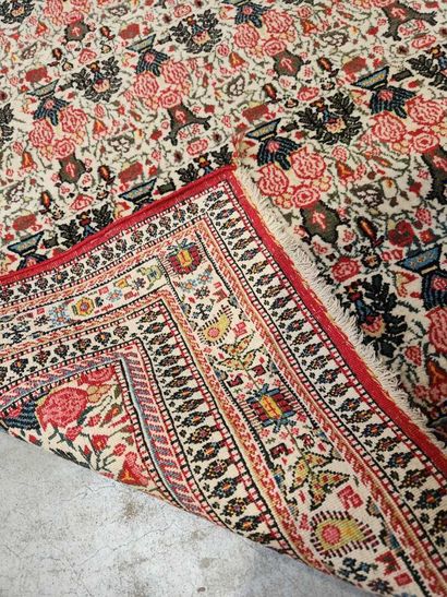 Fine Ghoum Zil Y Sultan carpet
 decorated...
