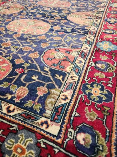 Original cesaree
Navy blue field decorated...