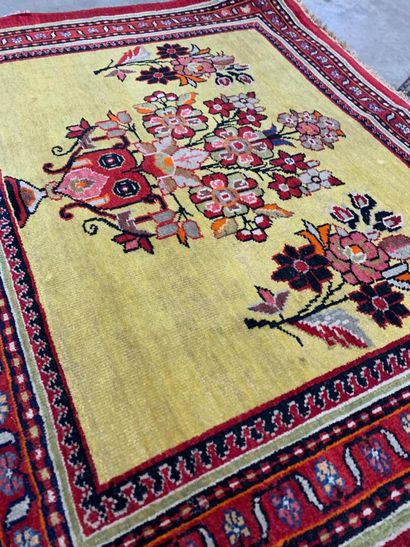 Lilian rug
Original, fine and antique Lilian
Saffron...