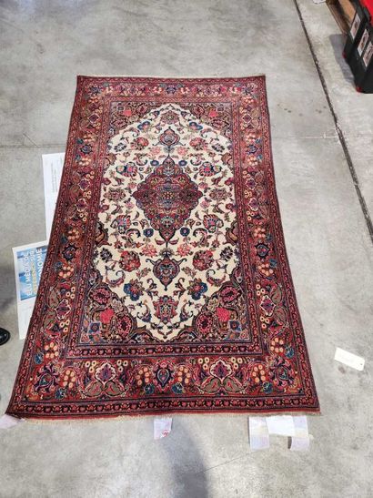 Fine old Kachan Dabir rug in lambswool.
Density...