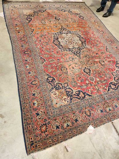 Large, fine and antique Kachan kork
High-quality...