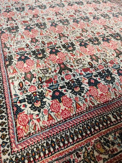 Fine Ghoum Zil Y Sultan carpet
 decorated...