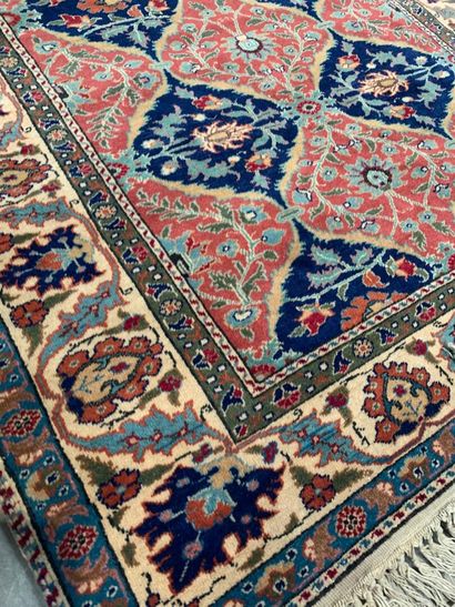 Cesaree rug
Old pink field decorated with...